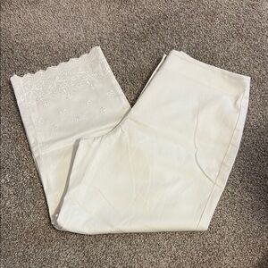 VTG APOSTROPHE STRETCH EMBROIDERED WHITE CAPRIS SIZE 6P
